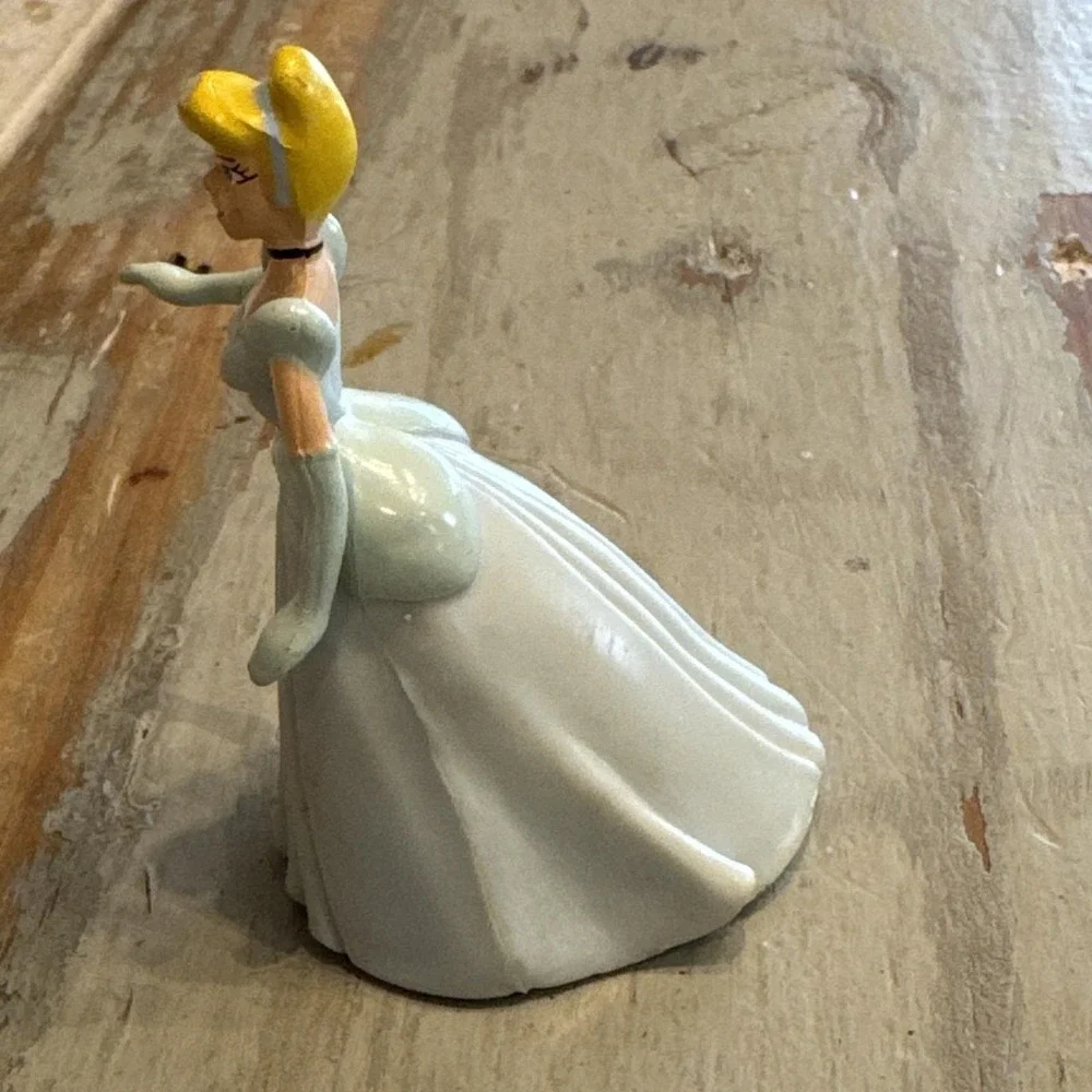 VINTAGE DISNEY CINDERELLA PVC FIGURINE APPLAUSE DECOPAC CAKE TOPPER 80s/90s